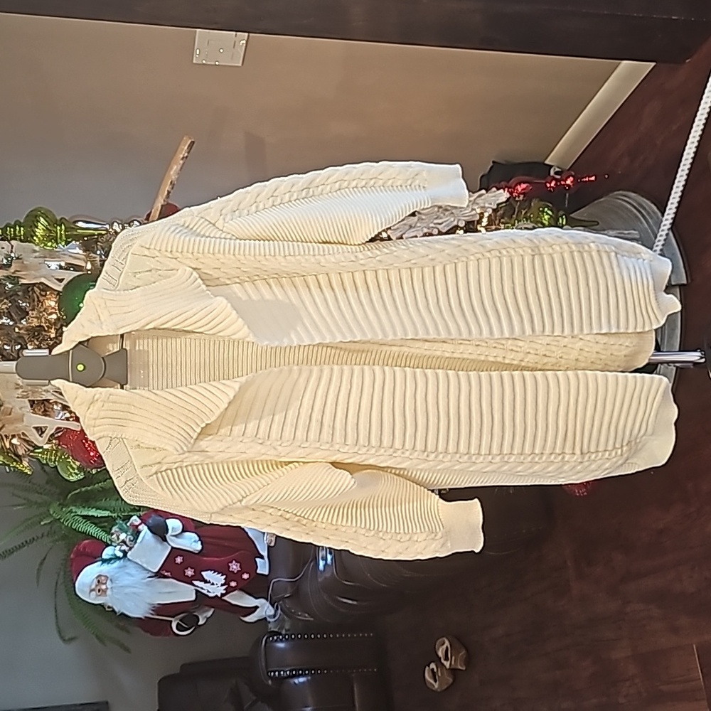 Oversized!! Brand new off white cardigan!!! Soft!! Warm!!